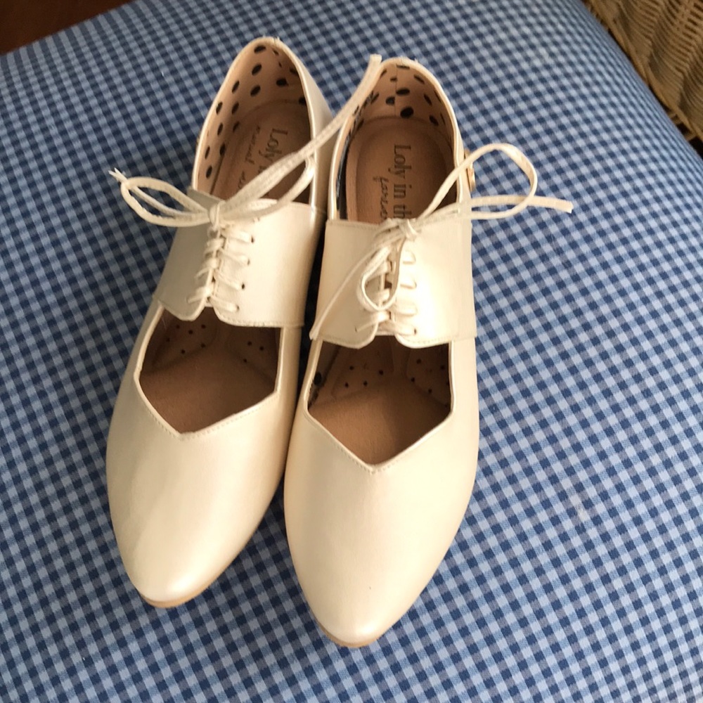 Shoes!!!! Cream flats!!